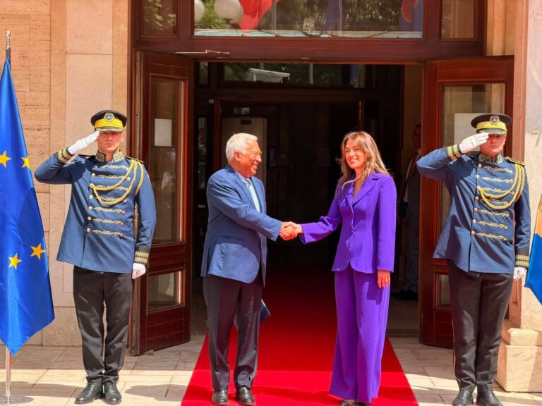 Presidenti i KE-së, Antonio Costa, arrin në Kosovë, takohet me Albulena Haxhiun!